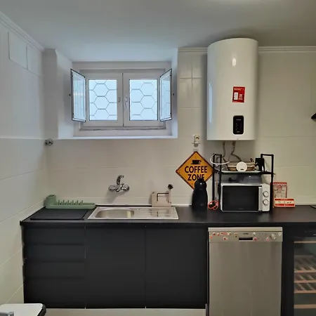 Blue House Apartment *