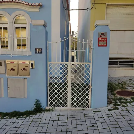 Blue House Apartment *